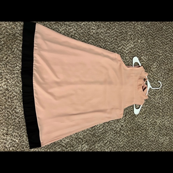 Boutique flowy shift dress with bowtie back - Picture 5 of 5